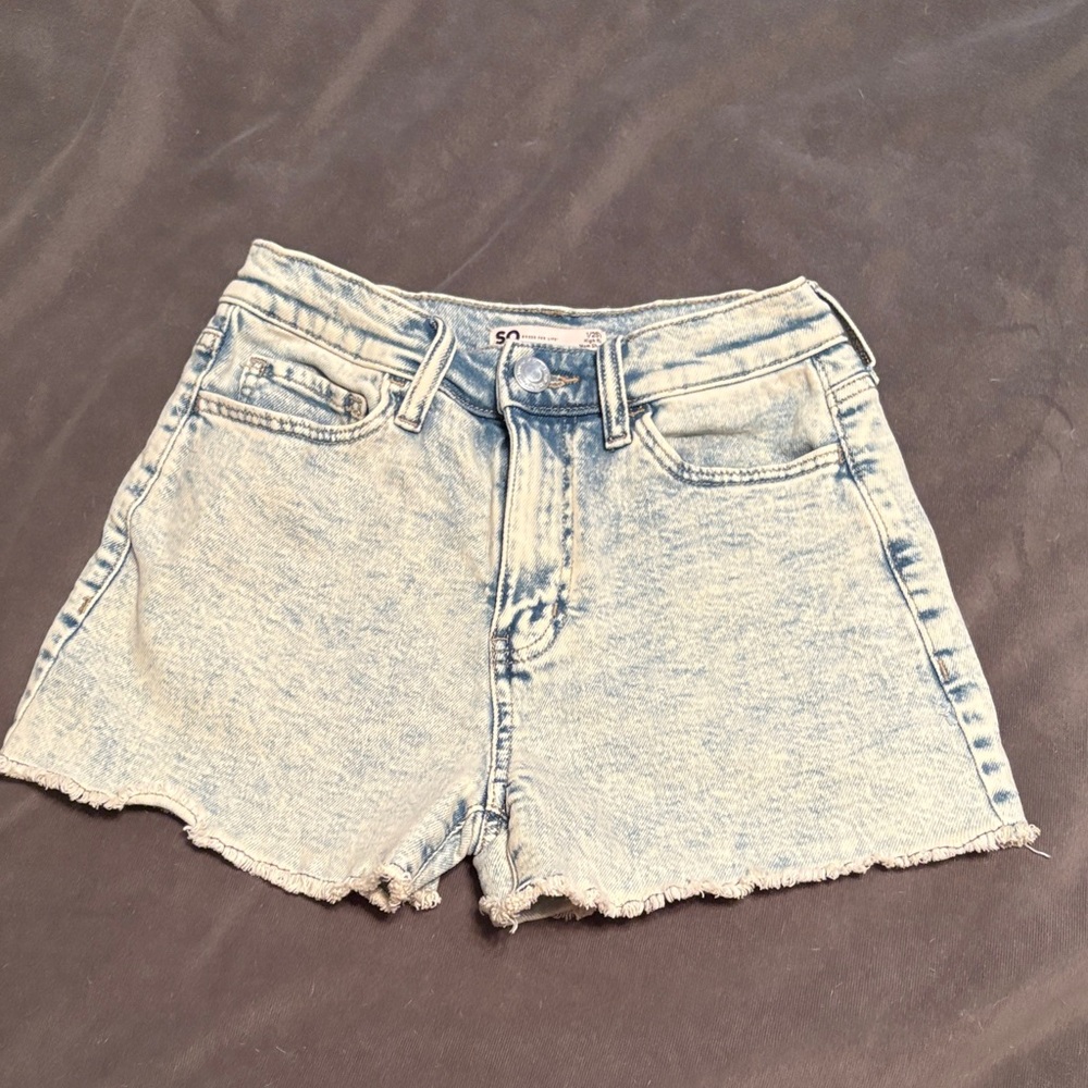 Women’s Light Wash Jean Shorts